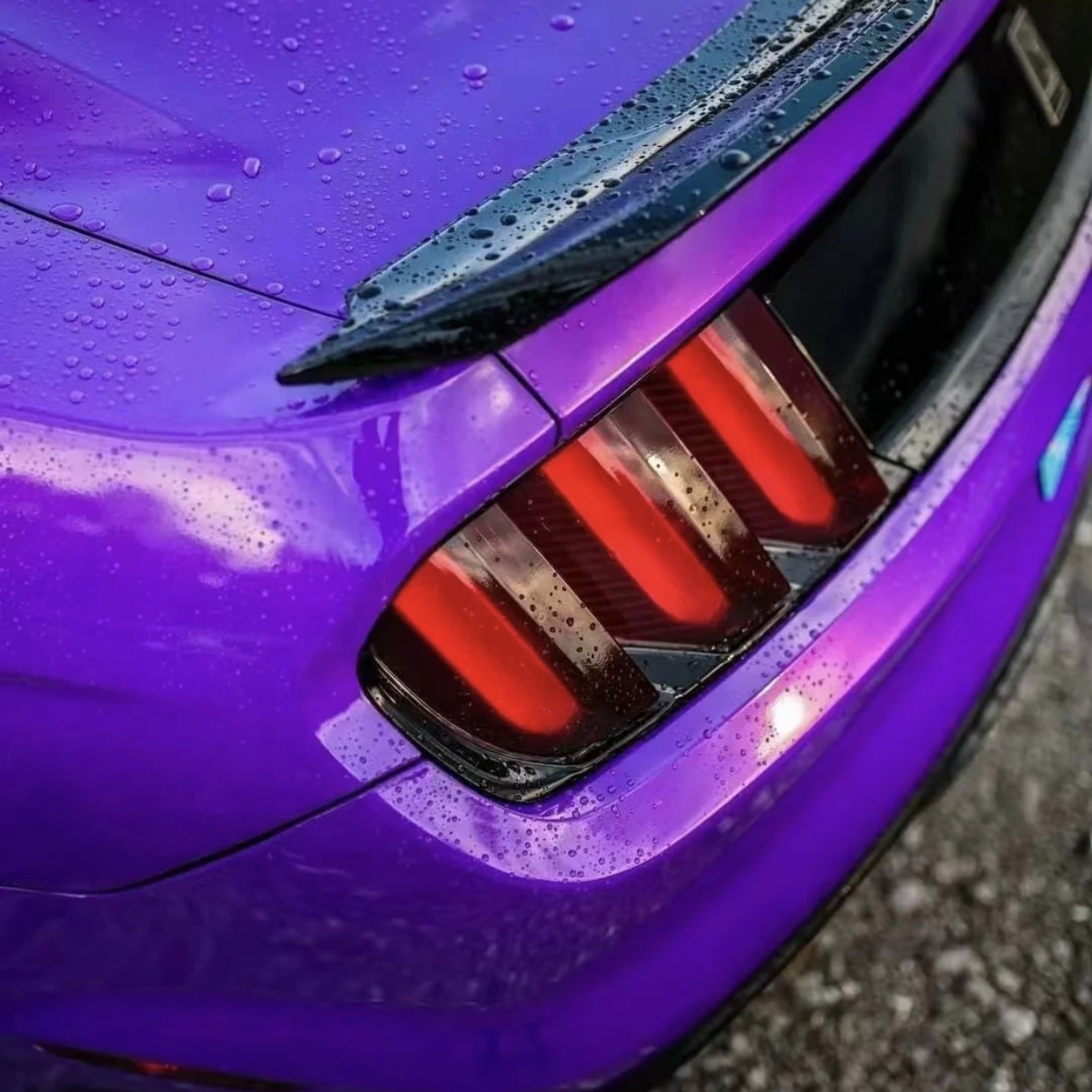 Ravoony Plus PET Glossy Explosion Purple Car Vinyl Wrap Purple Wrapped Mustang