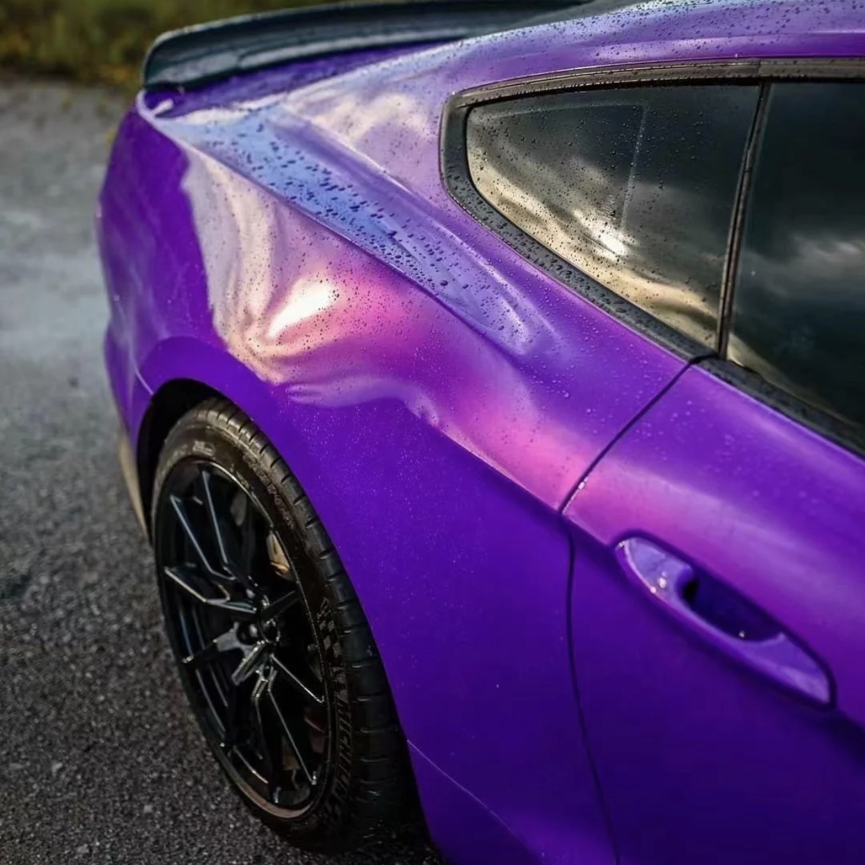 Ravoony Plus PET Glossy Explosion Purple Car Vinyl Wrap Purple Wrapped Mustang