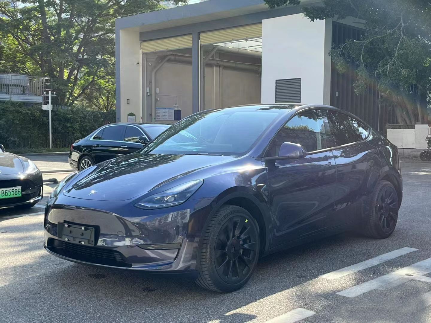 Ravoony Plus BMW Carbon Black Metallic Vinyl Car Wrap