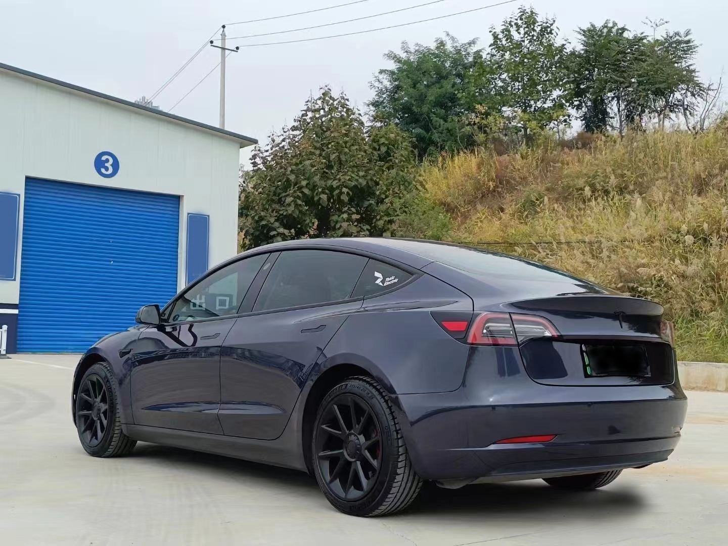 Ravoony Plus BMW Carbon Black Metallic Vinyl Car Wrap