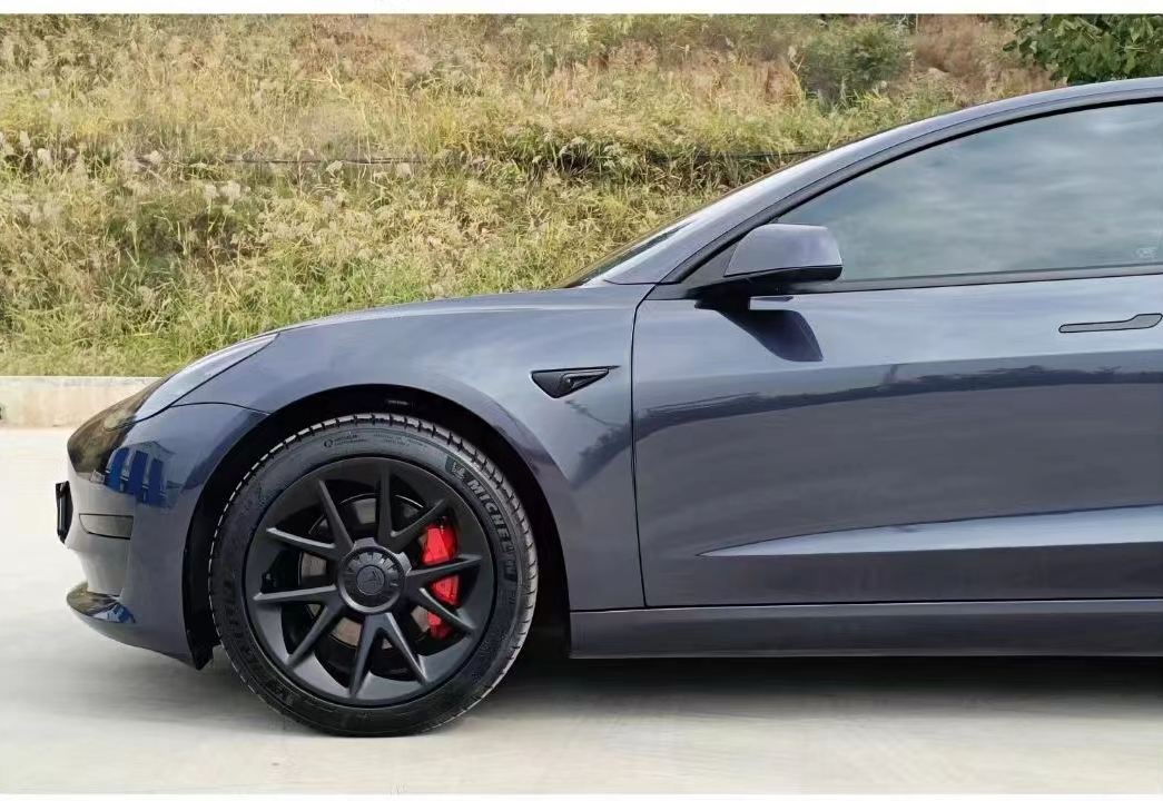 Ravoony Plus BMW Carbon Black Metallic Vinyl Car Wrap