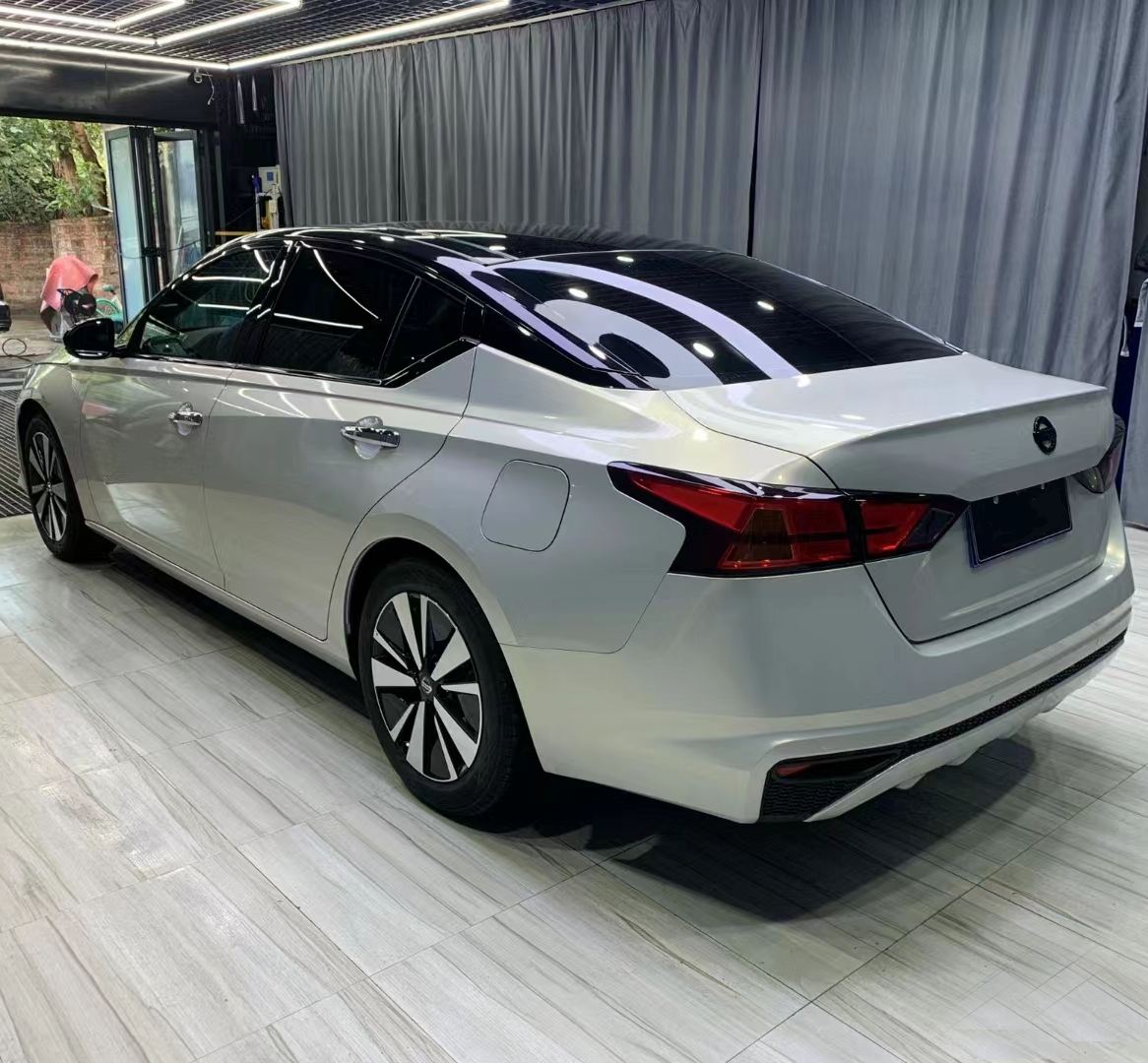 Ravoony Plus Glossy White to Gold Car Wrap Nissan Altima Wrap