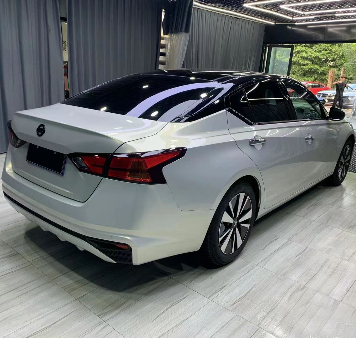 Ravoony Plus Glossy White to Gold Car Wrap Nissan Altima Wrap