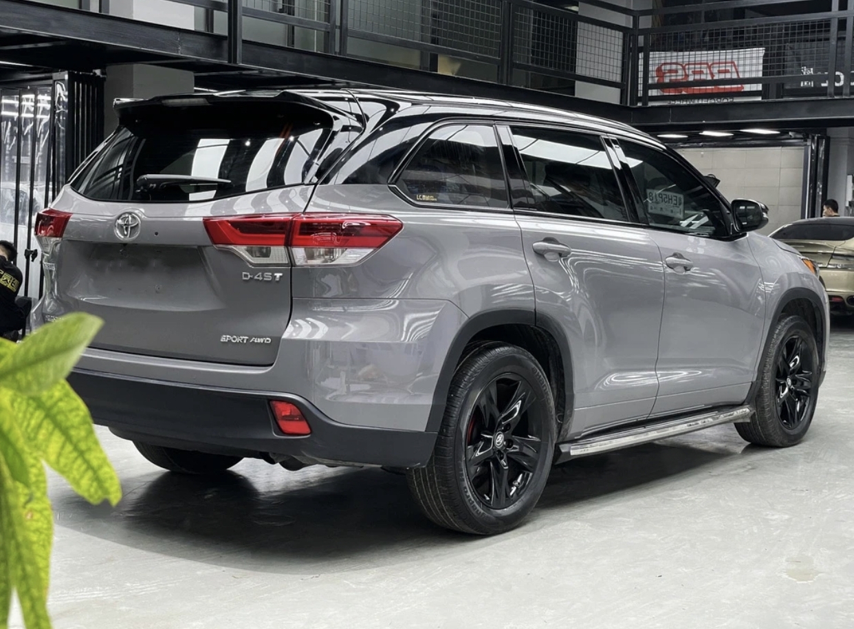 Ravoony Plus Light Nardo Grey Wrap Toyota Highlander Vinyl Wrap