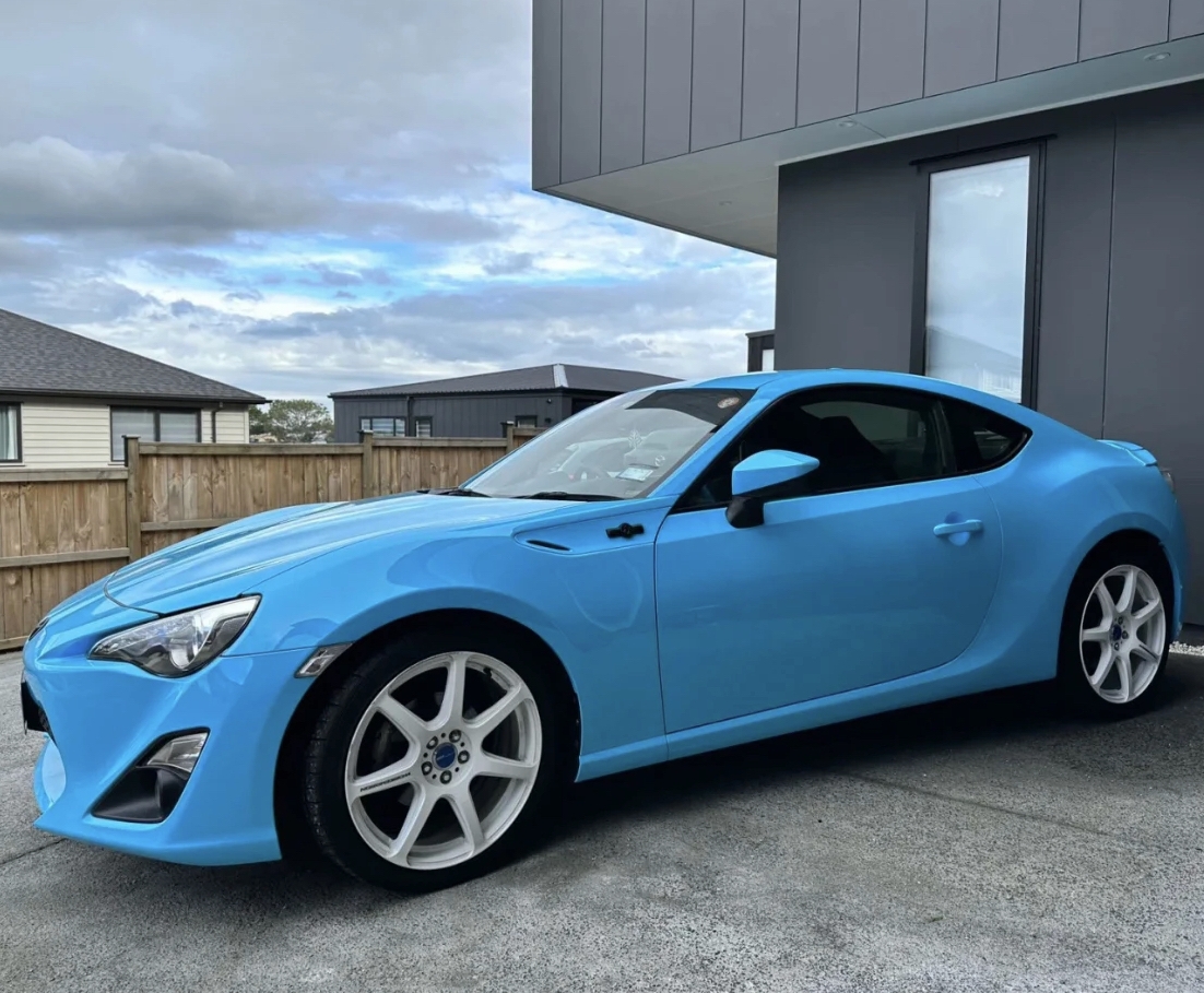 Ravoony Plus Glossy Crystal Sky Blue Car Wrap Toyota Wrap