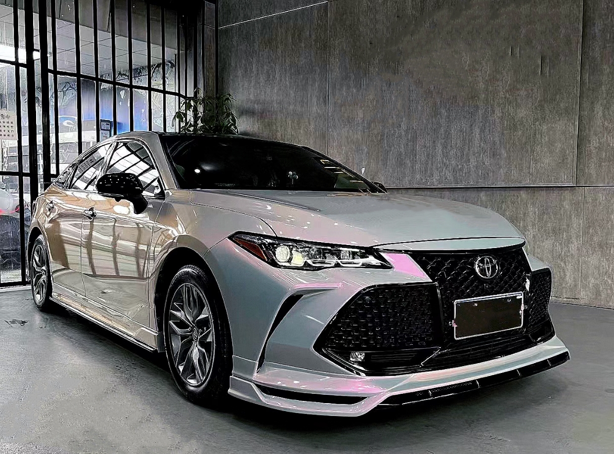 Ravoony Plus Twin Candy Grey Red Color Fliper Car Wrap Toyota Avalon Wrap