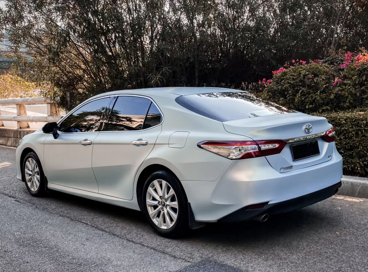 Ravoony Plus Ultra-Matte Gold Blue Car Vinyl Wrap Toyota Camry Wrap