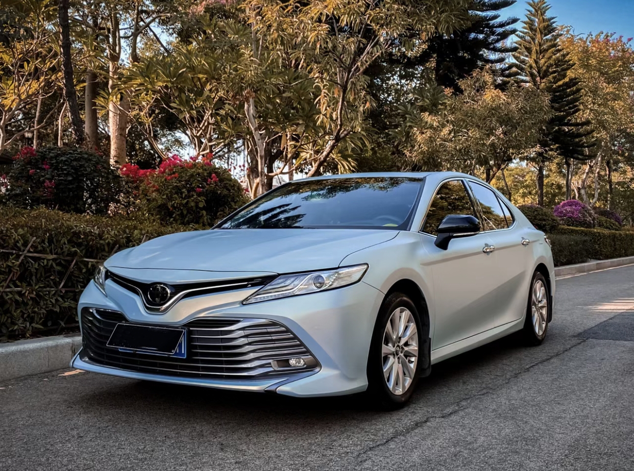 Ravoony Plus Ultra-Matte Gold Blue Car Vinyl Wrap Toyota Camry Wrap