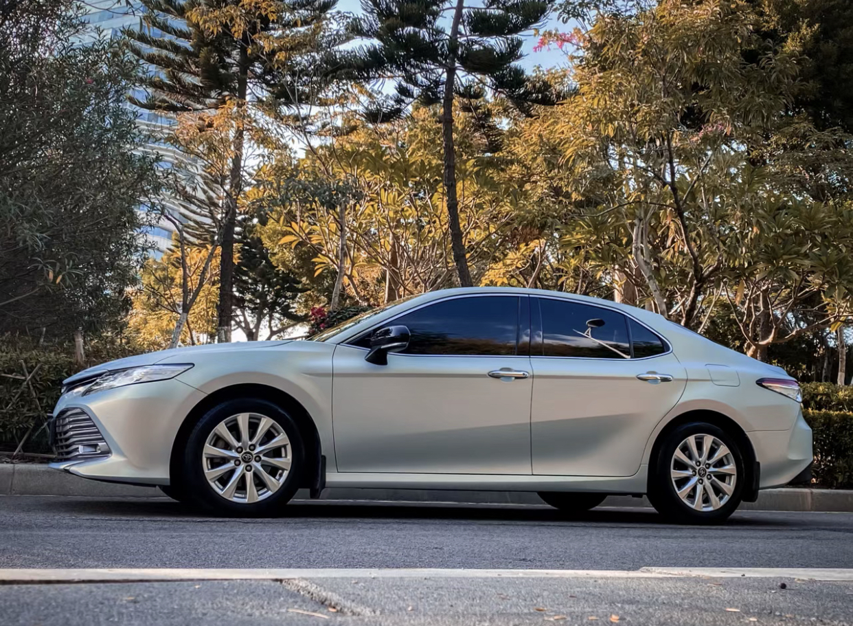 Ravoony Plus Ultra-Matte Gold Blue Car Vinyl Wrap Toyota Camry Wrap