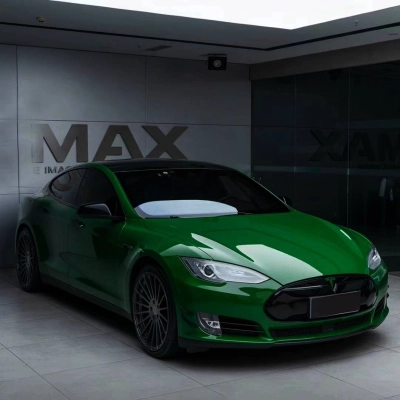 Ravoony Plus Glossy Forest Green Car Wrap 02
