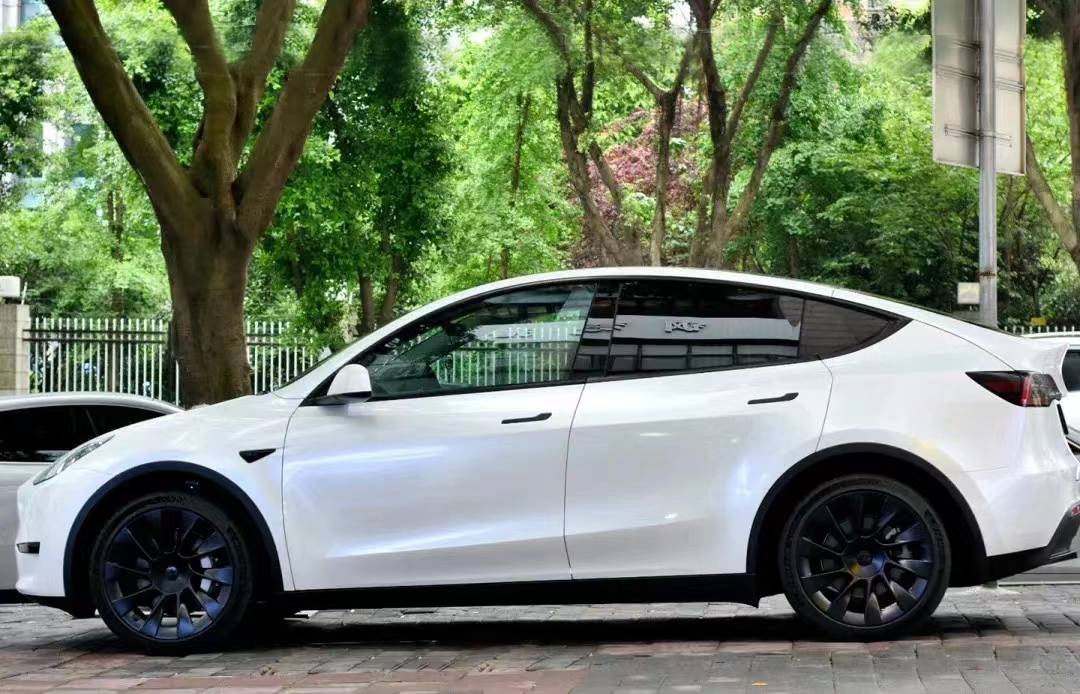  Ravoony Plus Glossy Metal Paint White Car Wrap