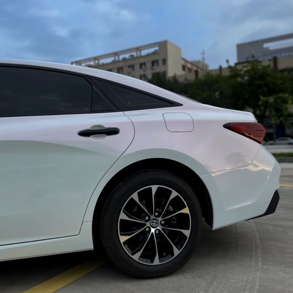 Ravoony Plus Glossy White to Pink Car Toyota Avalon Wrap