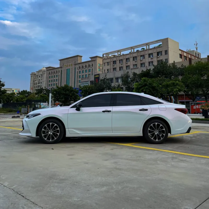 Ravoony Plus Glossy White to Pink Car Toyota Avalon Wrap