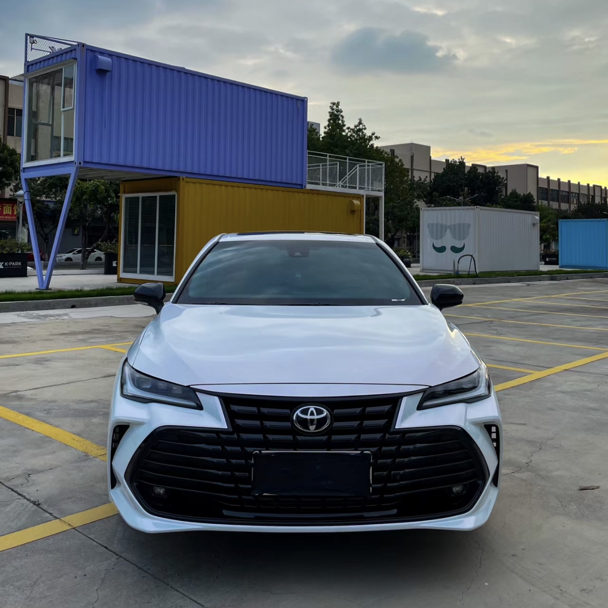 Ravoony Plus PET Glossy White to Pink Car Toyota Avalon Wrap