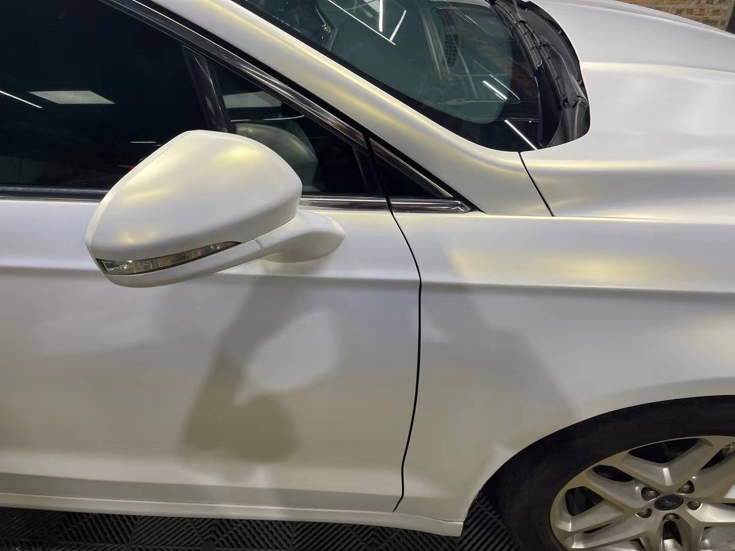    Ravoony Plus Satin Ceramic White to Gold Car Wrap