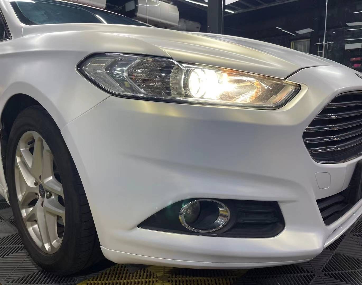    Ravoony Plus Satin Ceramic White to Gold Car Wrap