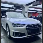 Ravoony Plus Glossy White to Blue Car Vinyl Wrap Audi A4 Wrap