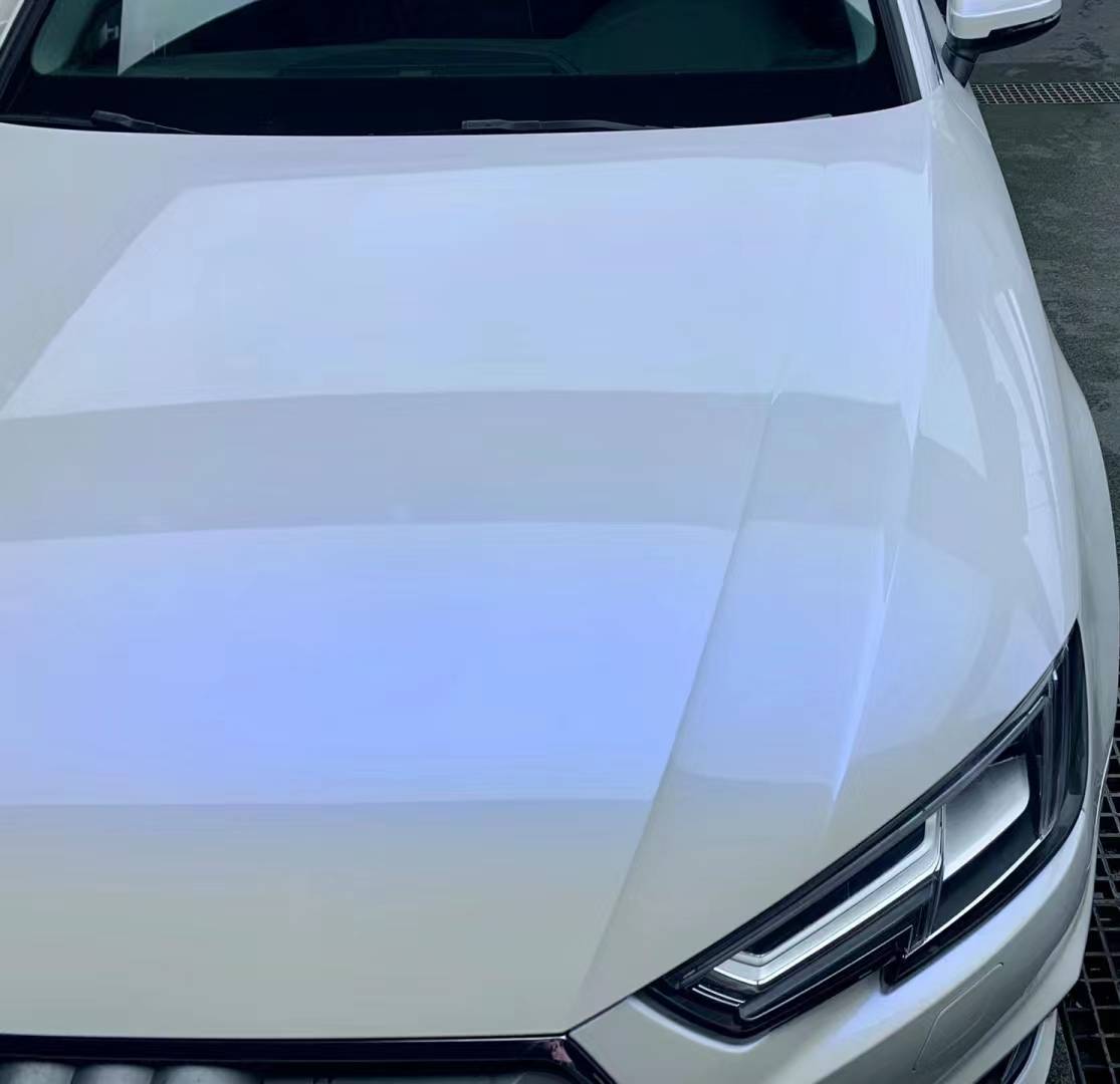 Ravoony Plus PET Glossy White to Blue Car Vinyl Wrap Audi A4 Wrap