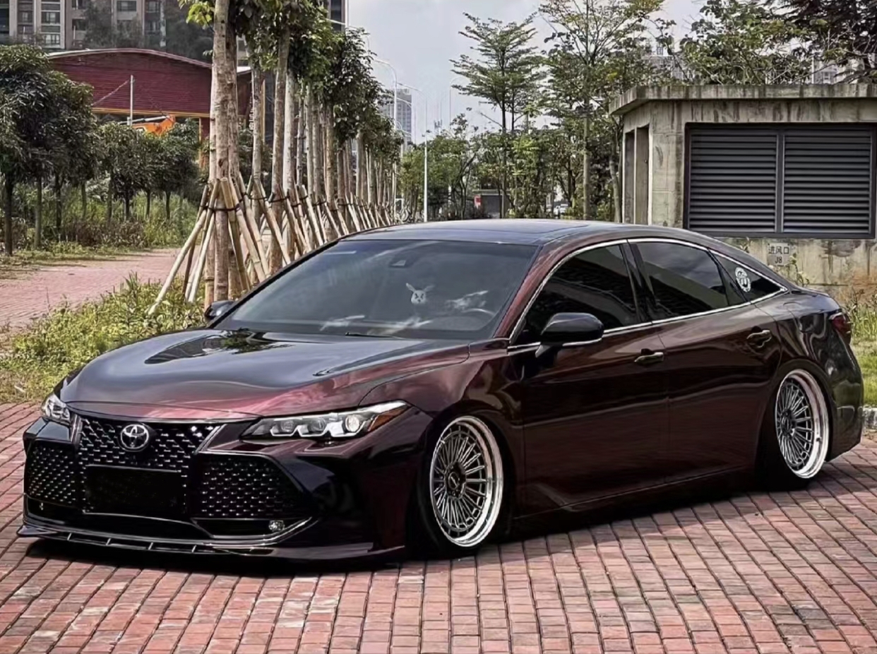 Ravoony Plus Glossy Diamond Black Red Vinyl Car Wrap Toyota Abaron Wrap