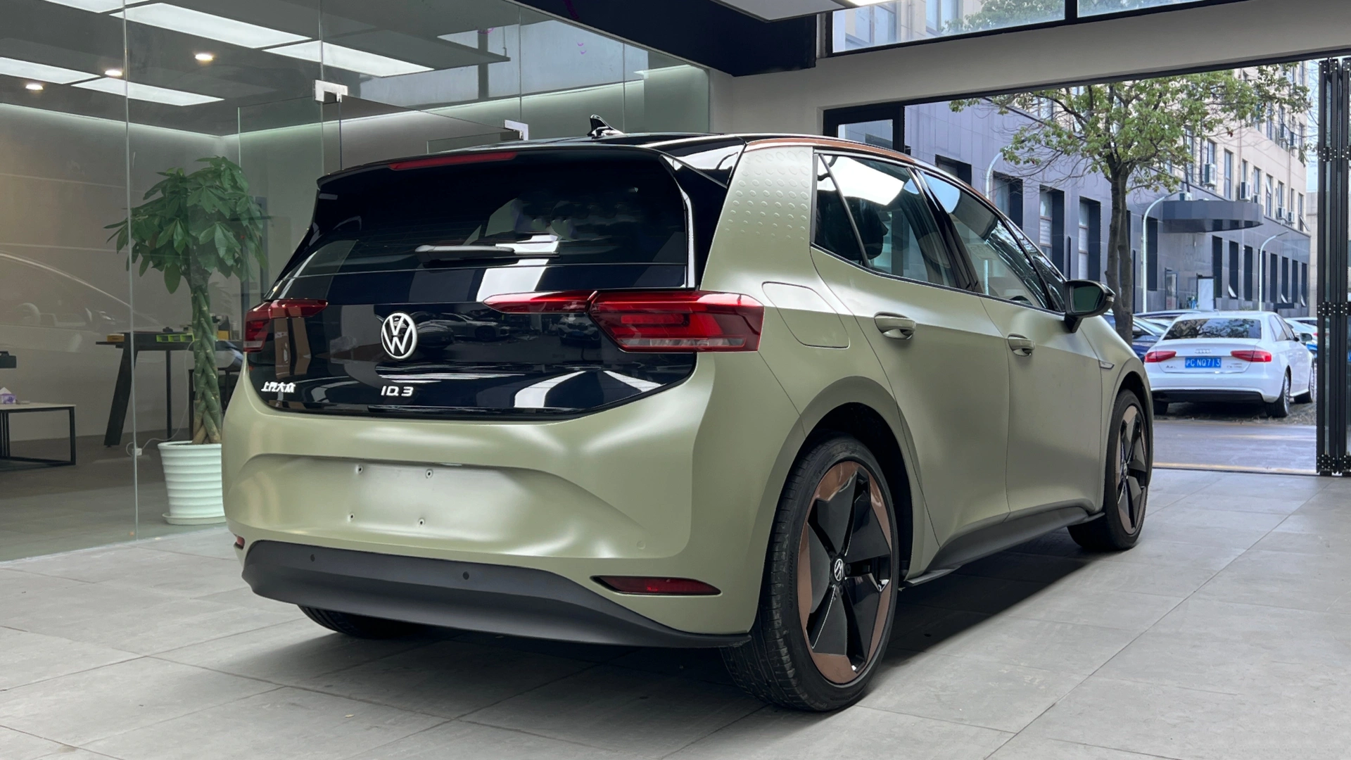 Ravoony Plus Ultimate Flat Light Khaki Green Car Wrap