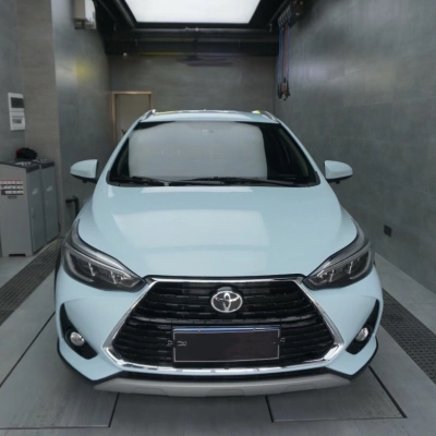 Ravoony Plus PET Glossy Crystal Glacier Blue Car Wrap Yaris L Wrap 02