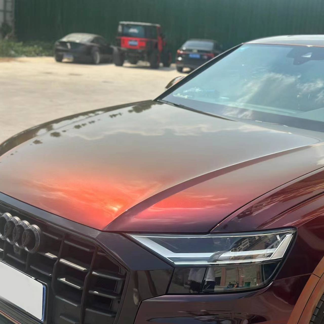 Ravoony Plus Gloss Color Shift Rainbow Drift Black Red Vinyl Wrap Audi Q8 Wrap