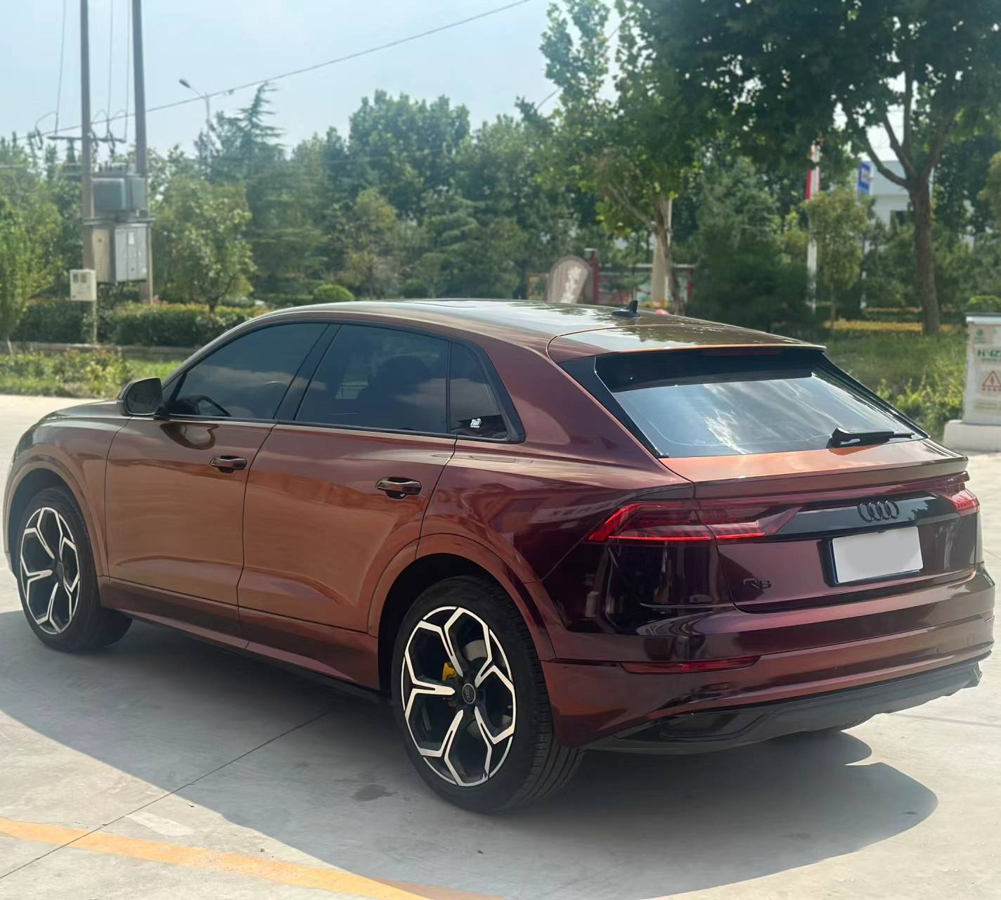 Ravoony Plus Gloss Color Shift Rainbow Drift Black Red Vinyl Wrap Audi Q8 Wrap