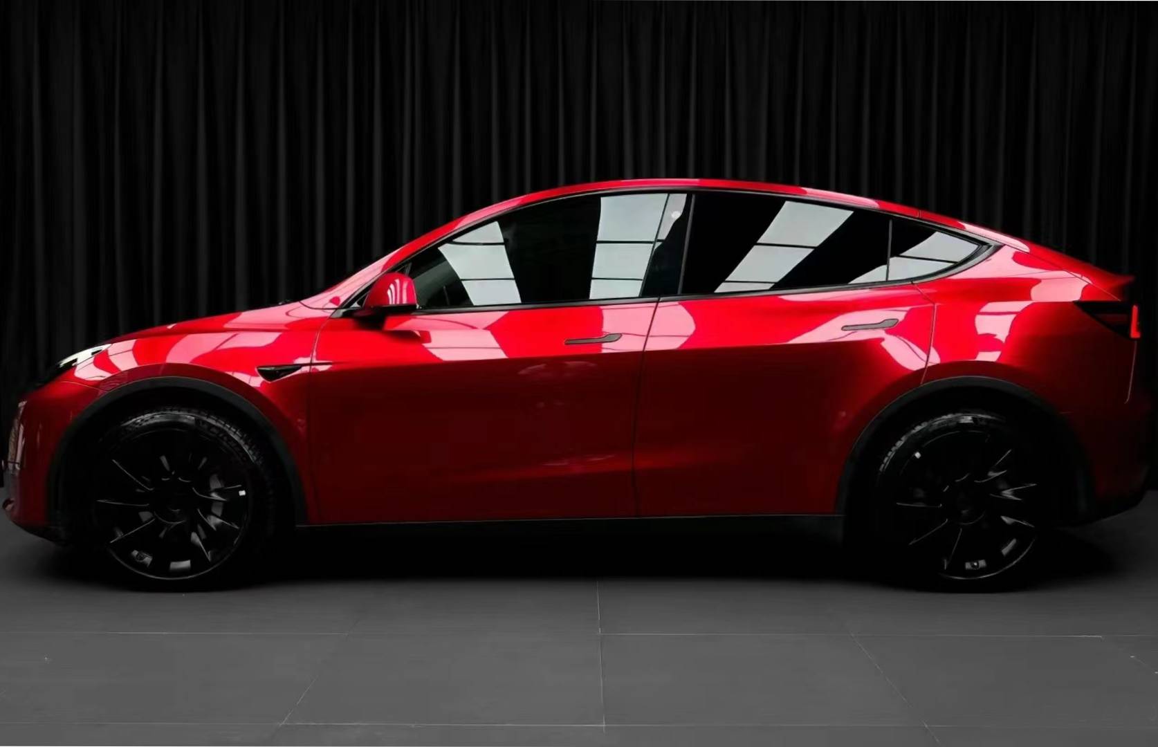 Ravoony Plus Gloss Liquid Ruby Red Vinyl Car Wrap Tesla Model Y Wrap