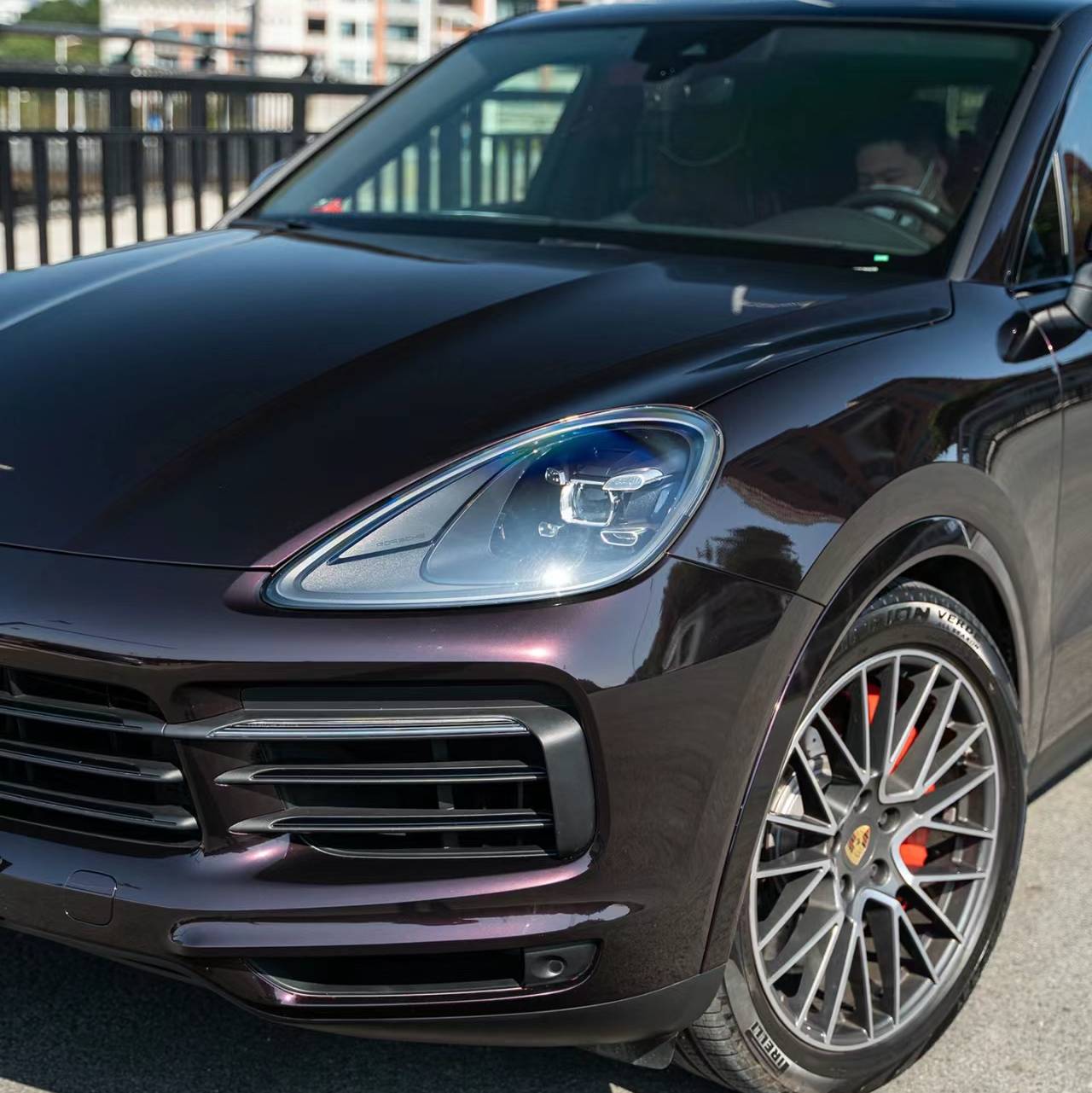 Ravoony Plus PET Glossy Tourmalie Red Car Wrap