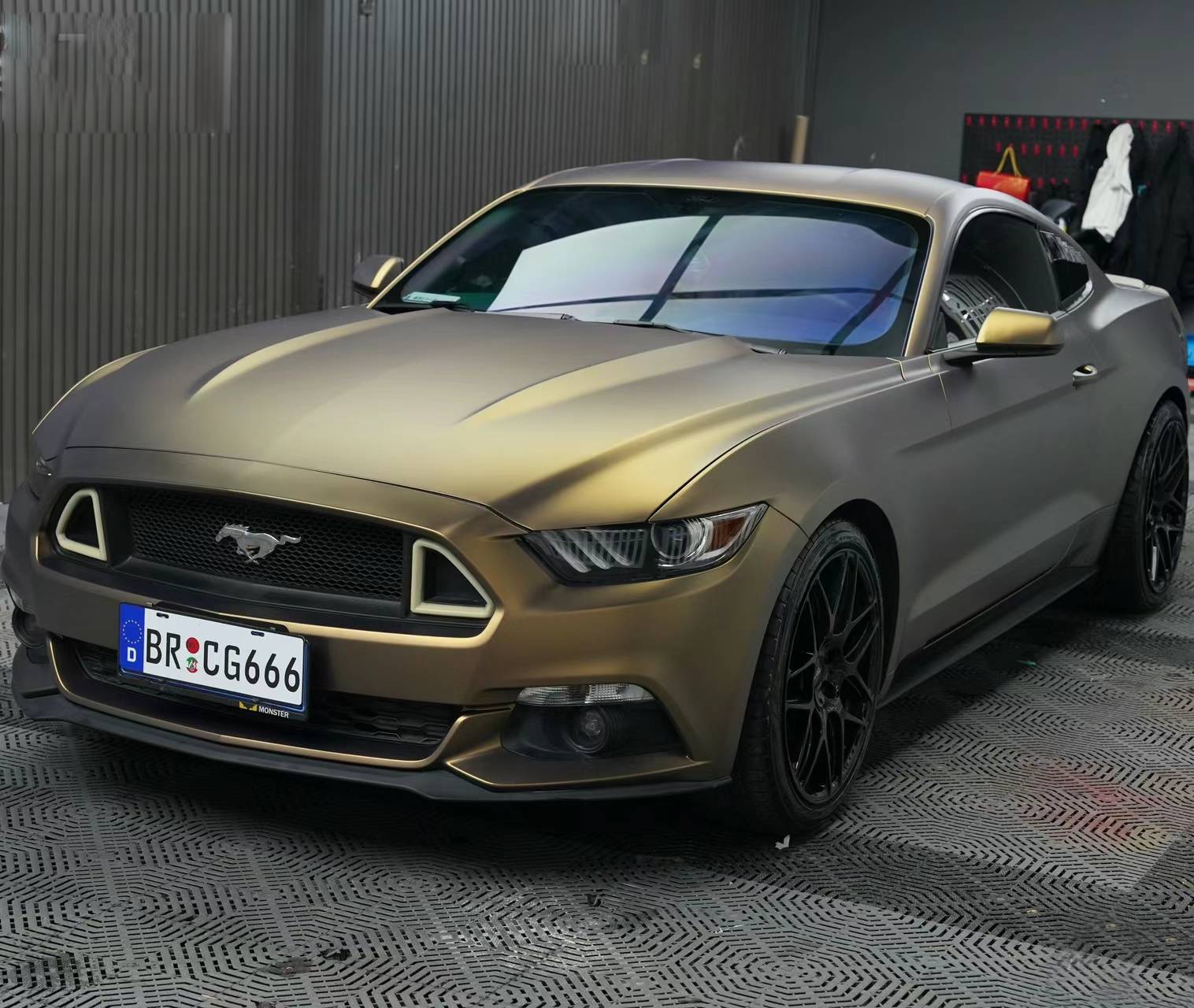 Ravoony Plus Ultra-Matte Midnight Gold Car Wrap