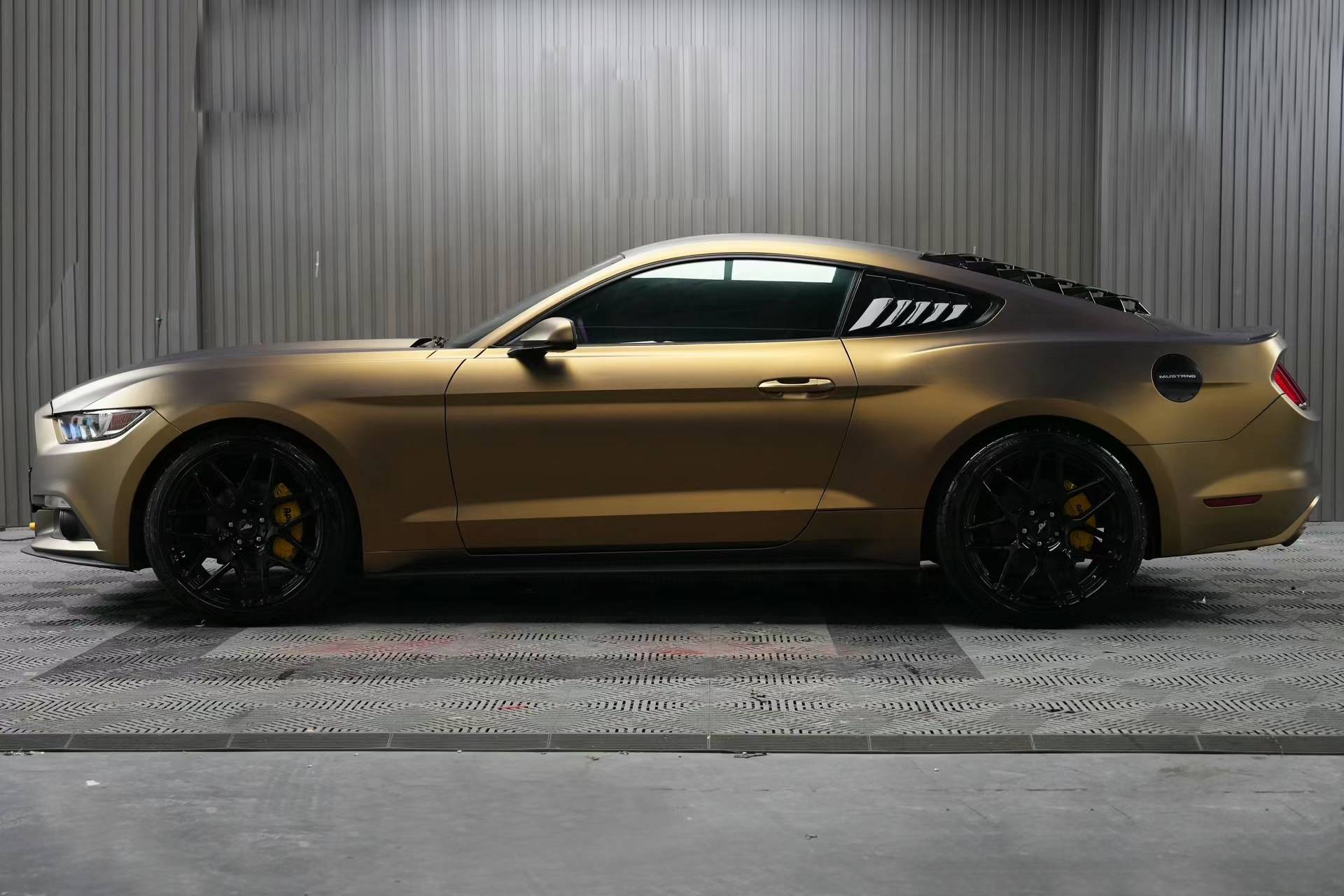 Ravoony Plus Ultra-Matte Midnight Gold Car Wrap