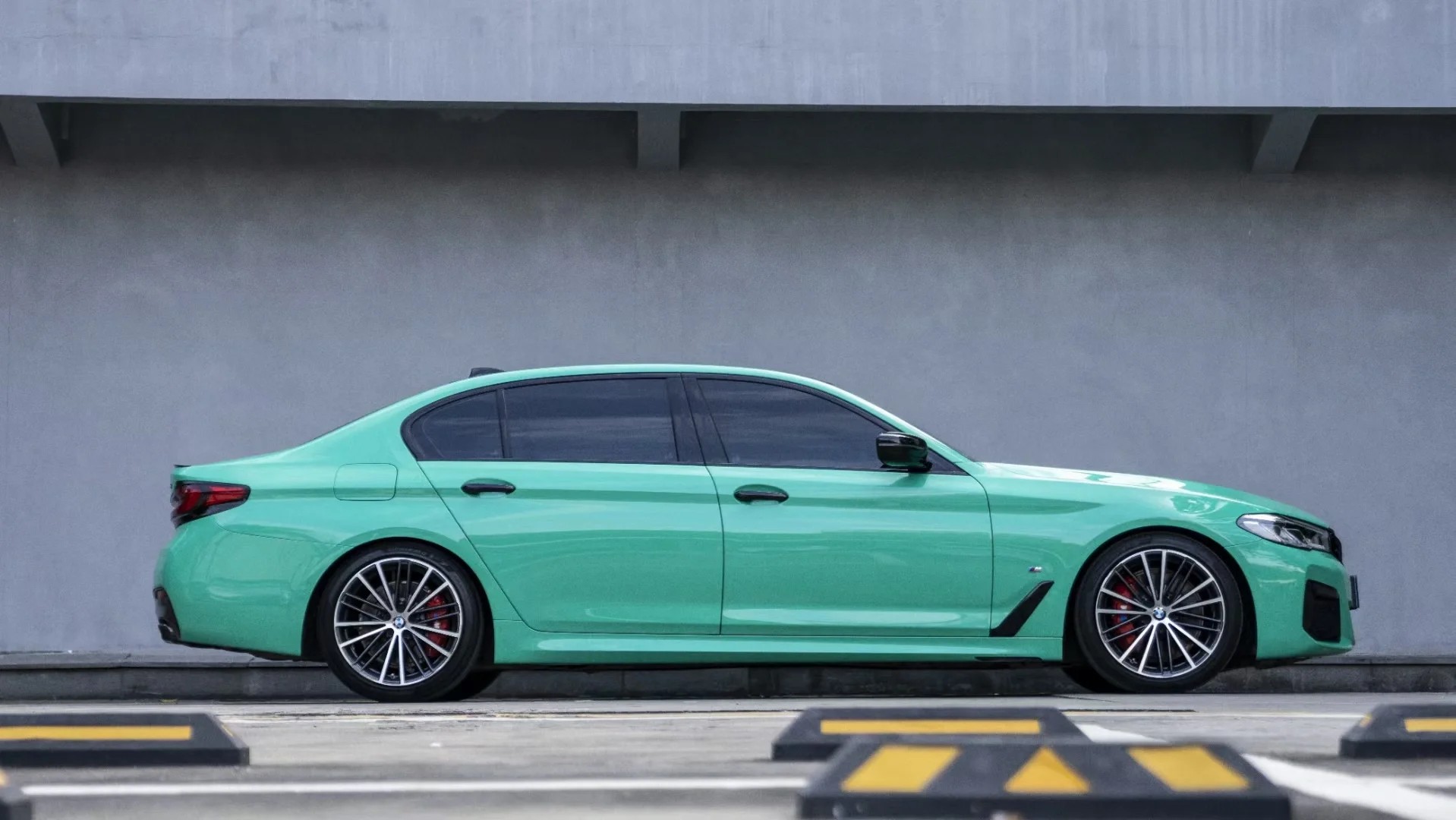 Ravoony Plus PET Glossy Porsche Mint Green Car Wrap