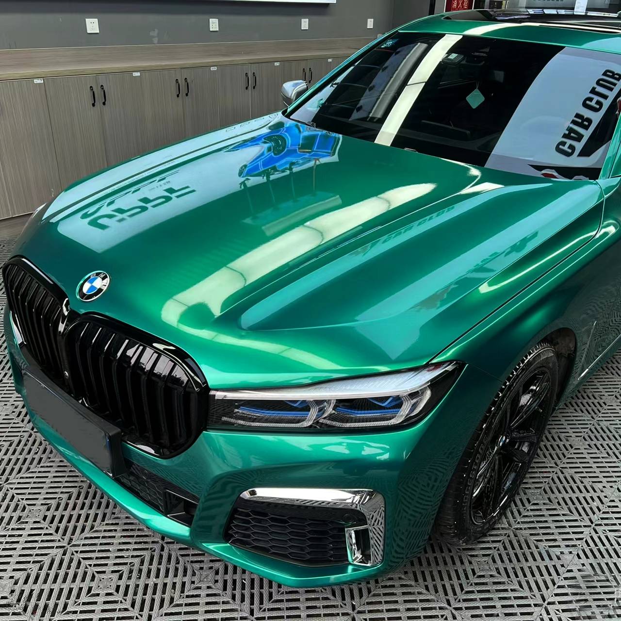 Emerald shop green car