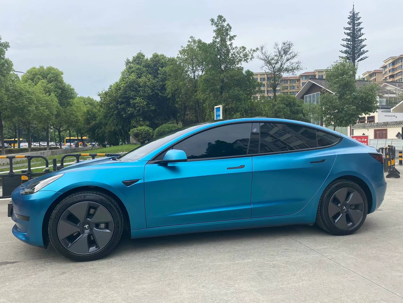 Ravoony Plus Matte Heavy Metal Sparkle Blue Car Wrap