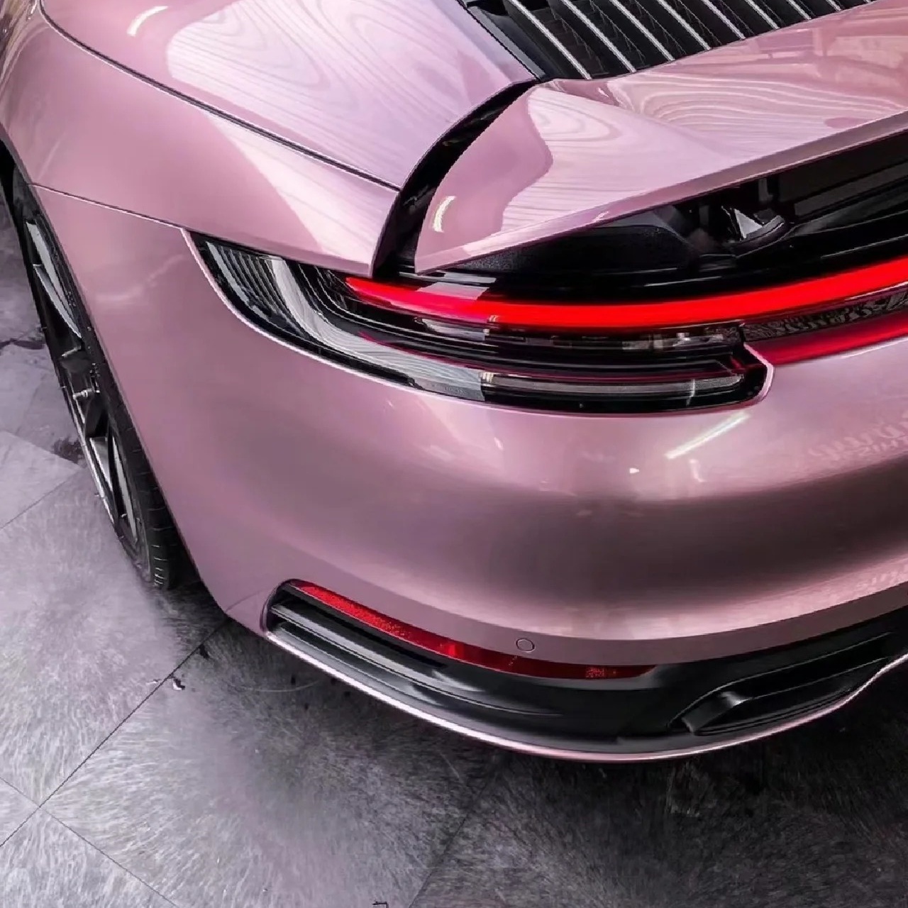 Ravoony Basic Bentley Gloss Passion Pink Vinyl Car Wrap