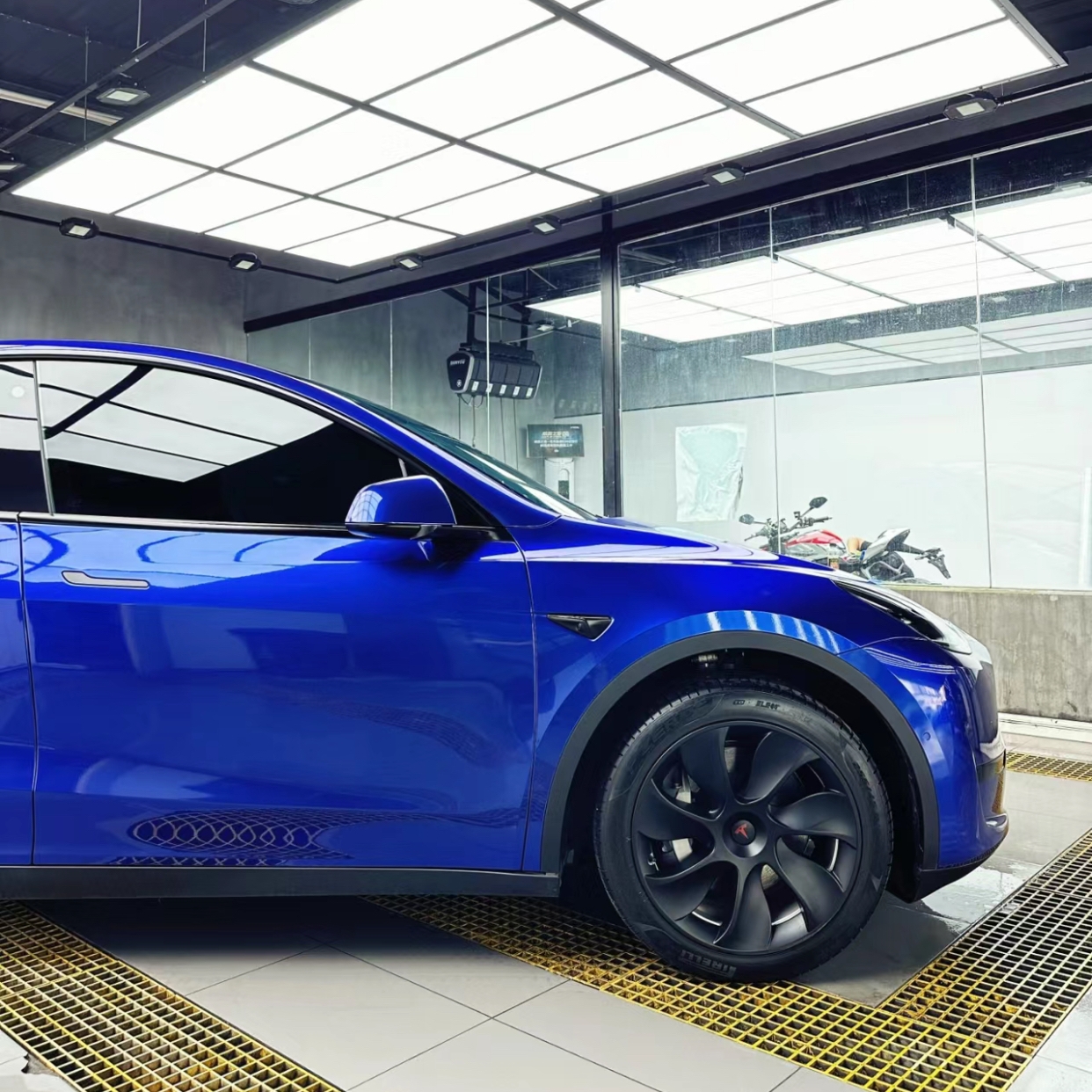 Ravoony Basic Gloss Metallic Blueberry Blue Vinyl Car Wrap