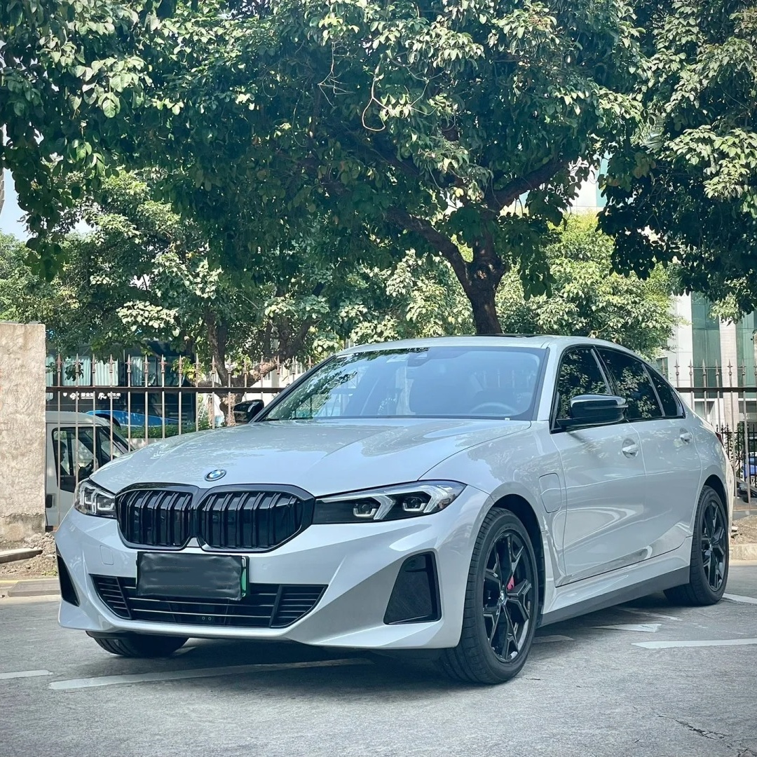 Ravoony Basic BMW Brooklyn Grey Vinyl Wrap