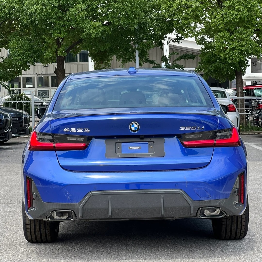 Ravoony Basic BMW Gloss Portimao Blue Vinyl Car Wrap