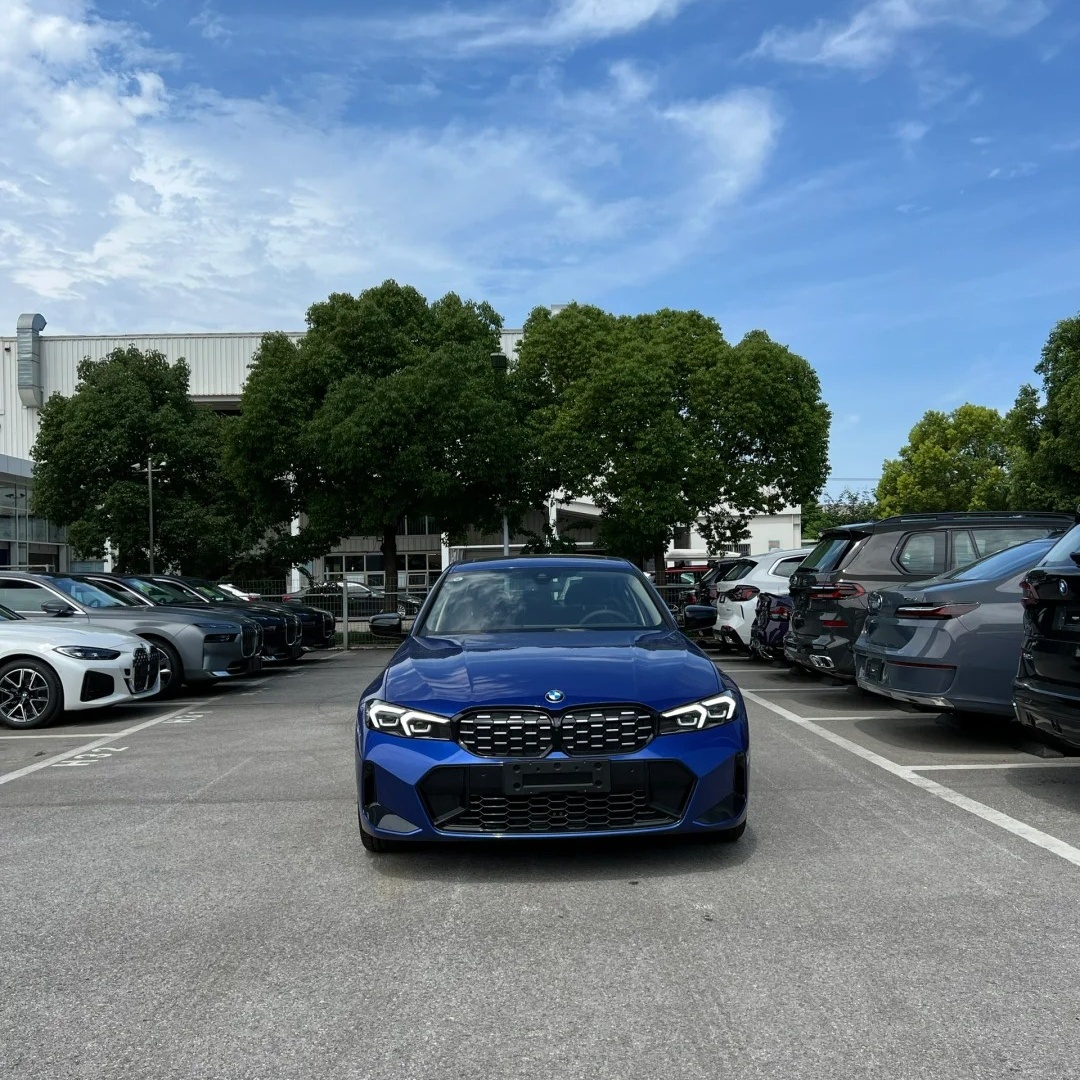 Ravoony Basic BMW Gloss Portimao Blue Vinyl Car Wrap