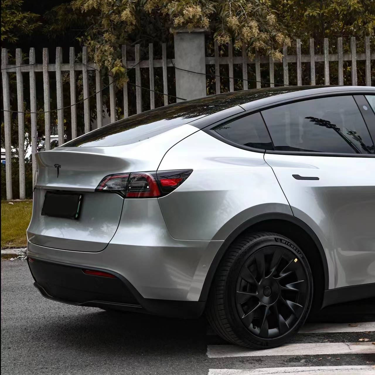 Ravoony Pro TPU Glossy Metallic GT Silver PPF Film