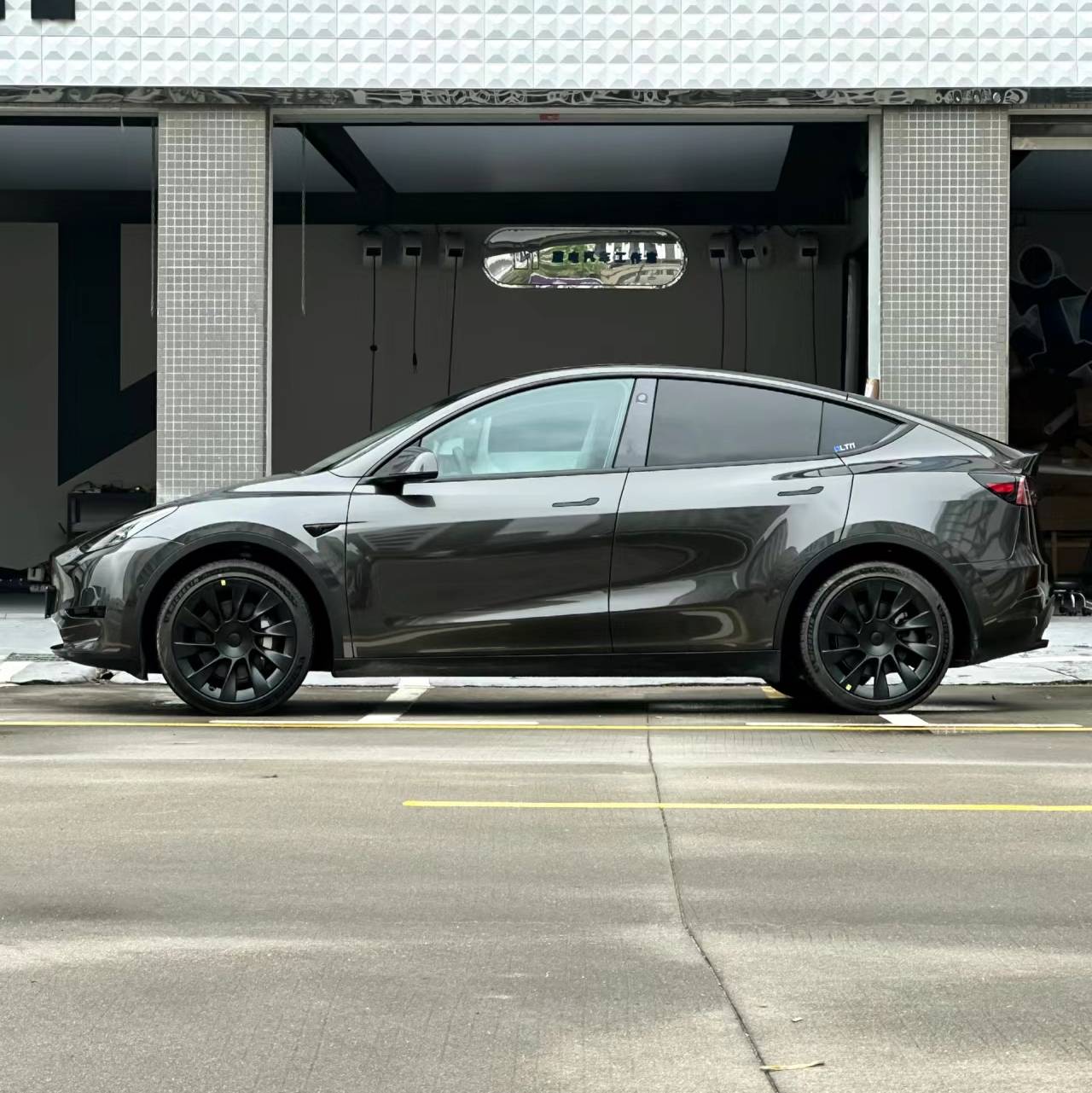 Ravoony Pro TPU Metallic Titanium PPF Film