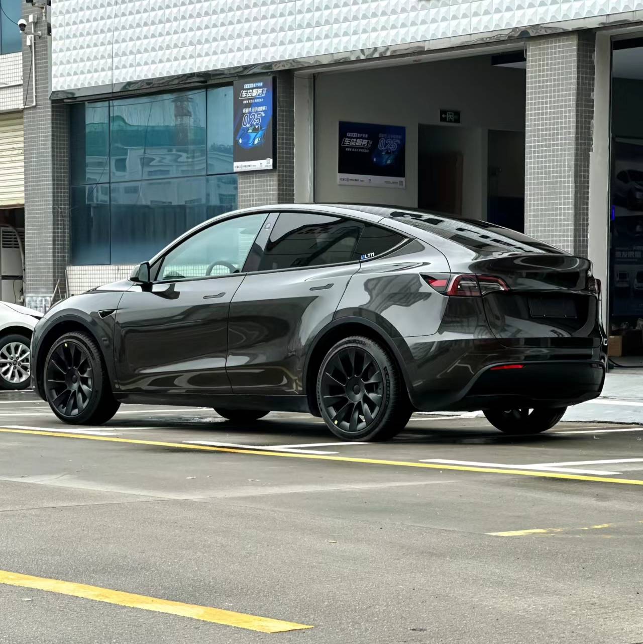 Ravoony Pro TPU Metallic Titanium PPF Film