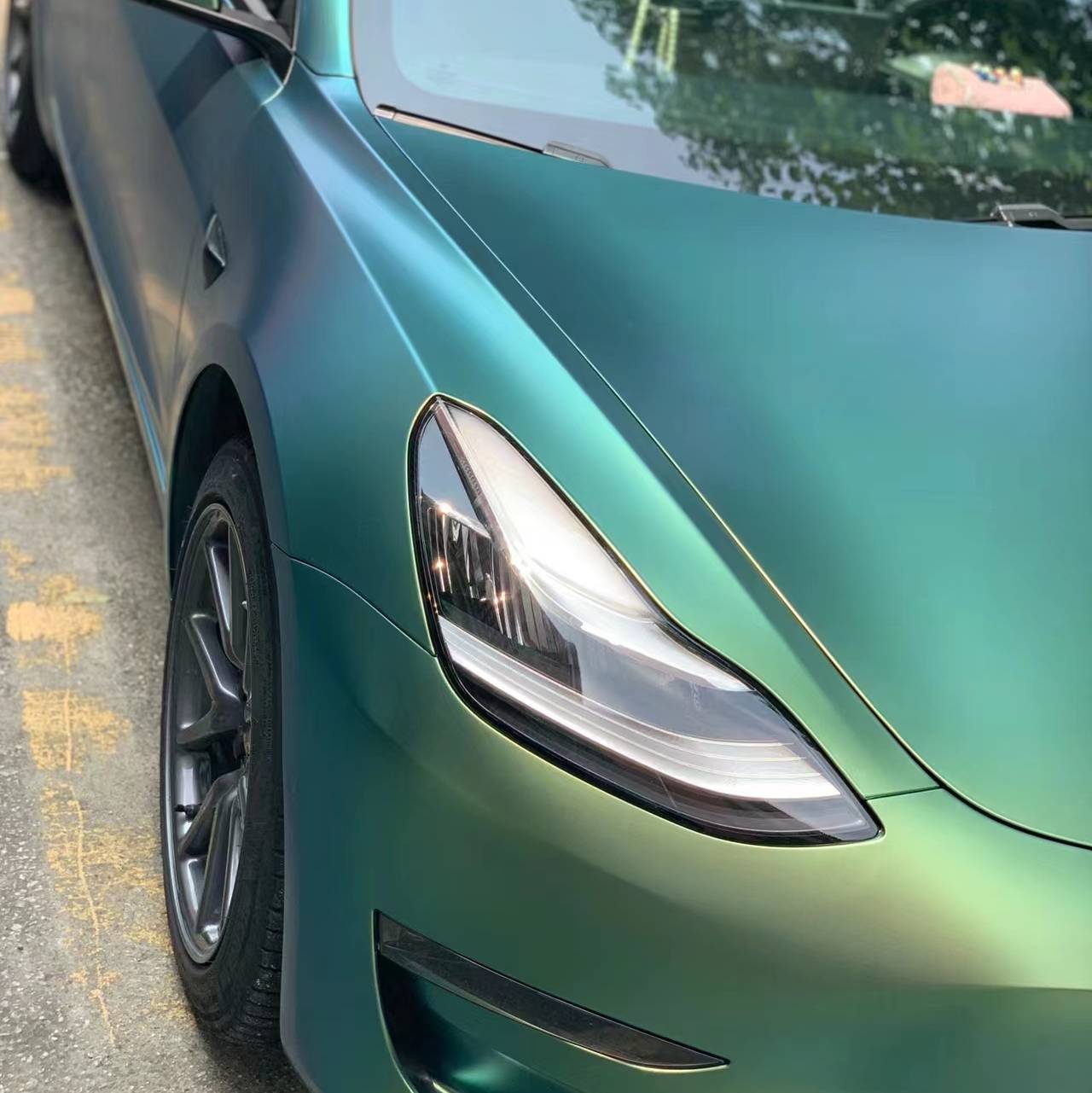 Ravoony Plus Matte Chameleon Spring Green Car Wrap