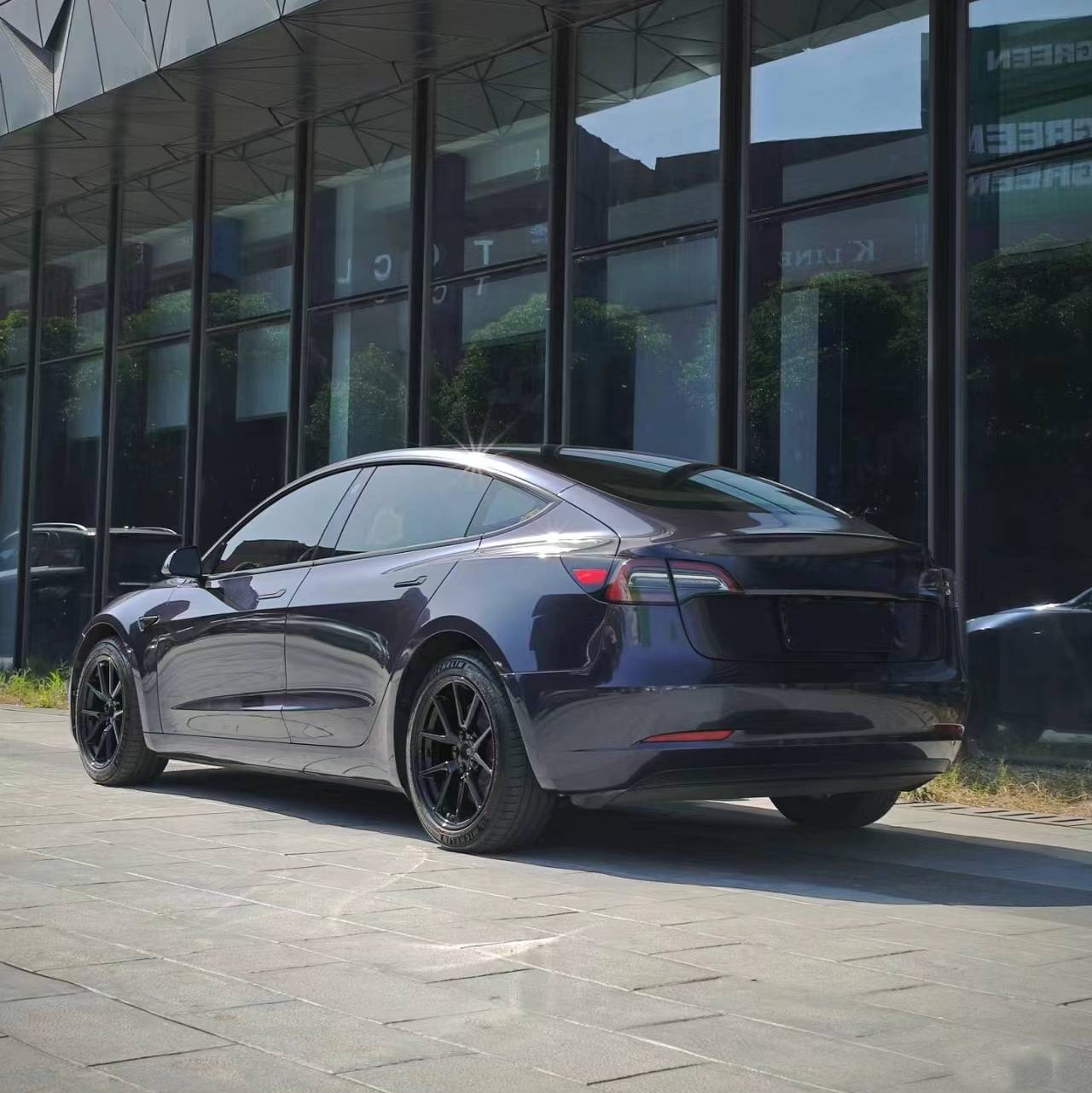 Ravoony Pro TPU BMW Carbon Black Metallic PPF Film