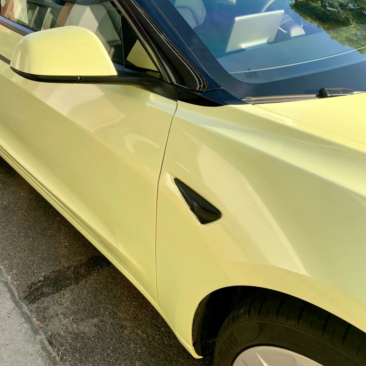 Ravoony Basic Glossy Chanel Yellow Car Vinyl Wrap