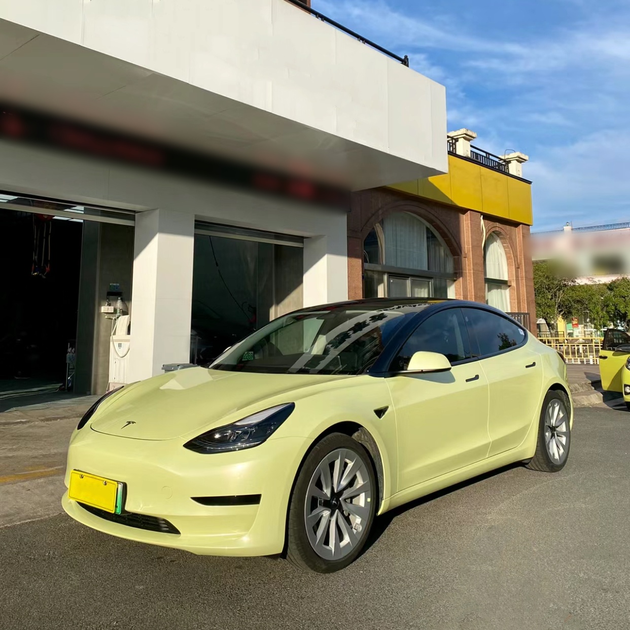 Ravoony Basic Glossy Chanel Yellow Car Vinyl Wrap