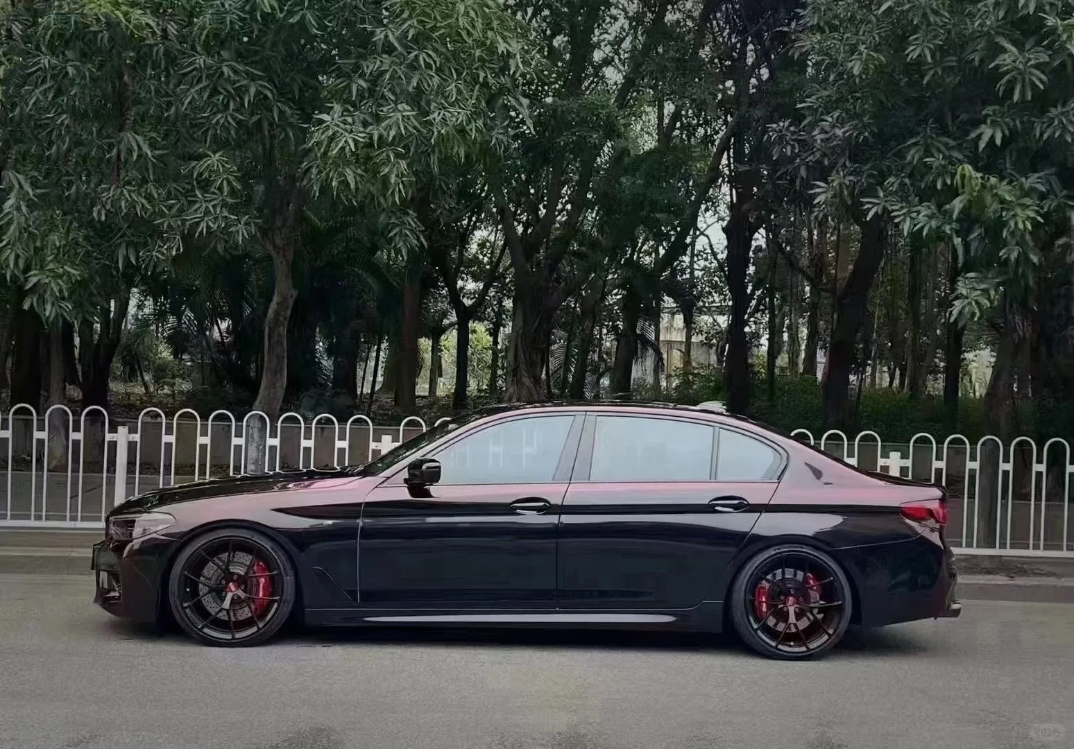 Ravoony Basic Glossy Diamond Black Red Vinyl Car Wrap