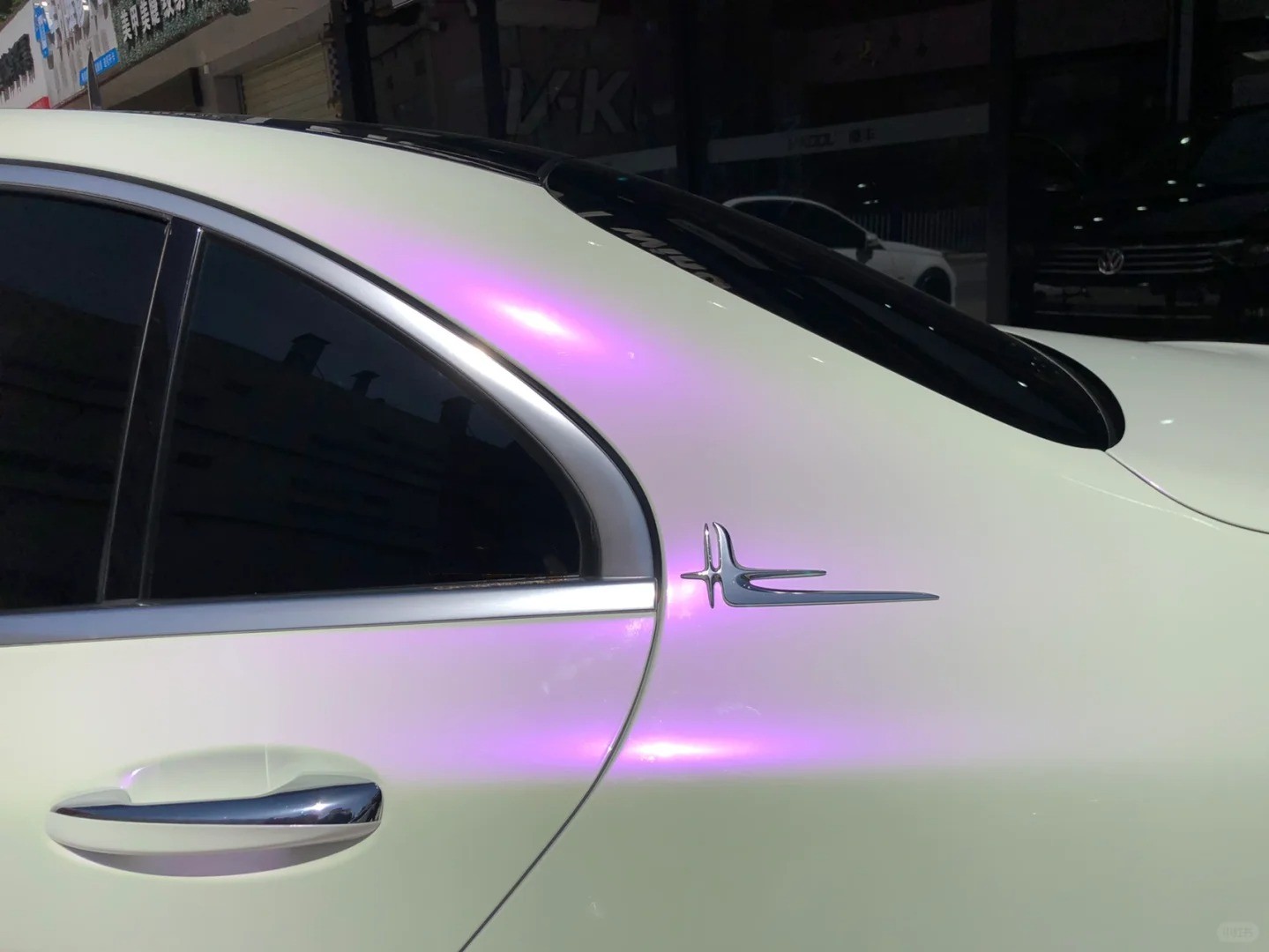 Ravoony Plus PET Glossy White to Purple Vinyl Car Wrap