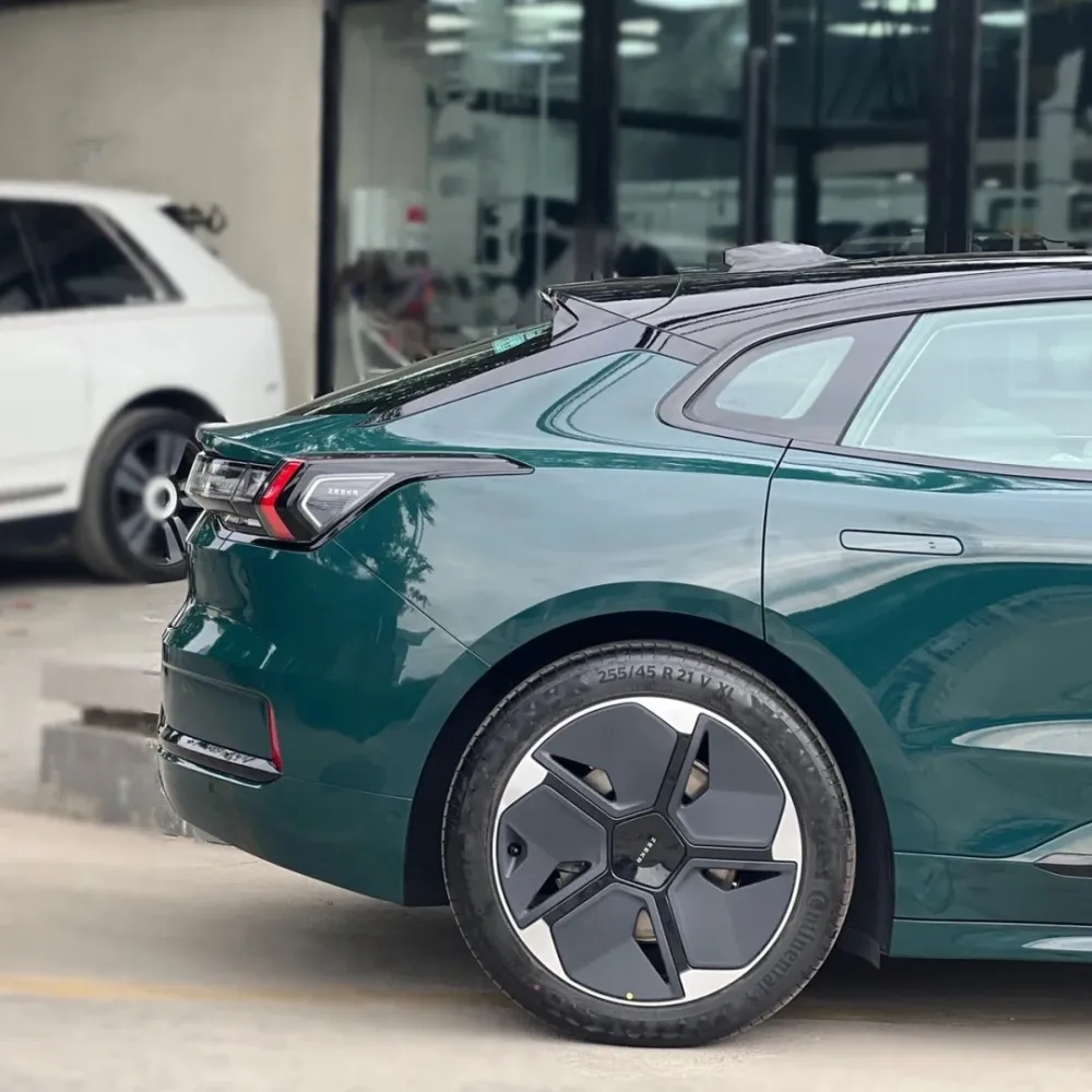 Ravoony Basic BMW Gloss British Racing Green Vinyl Car Wrap