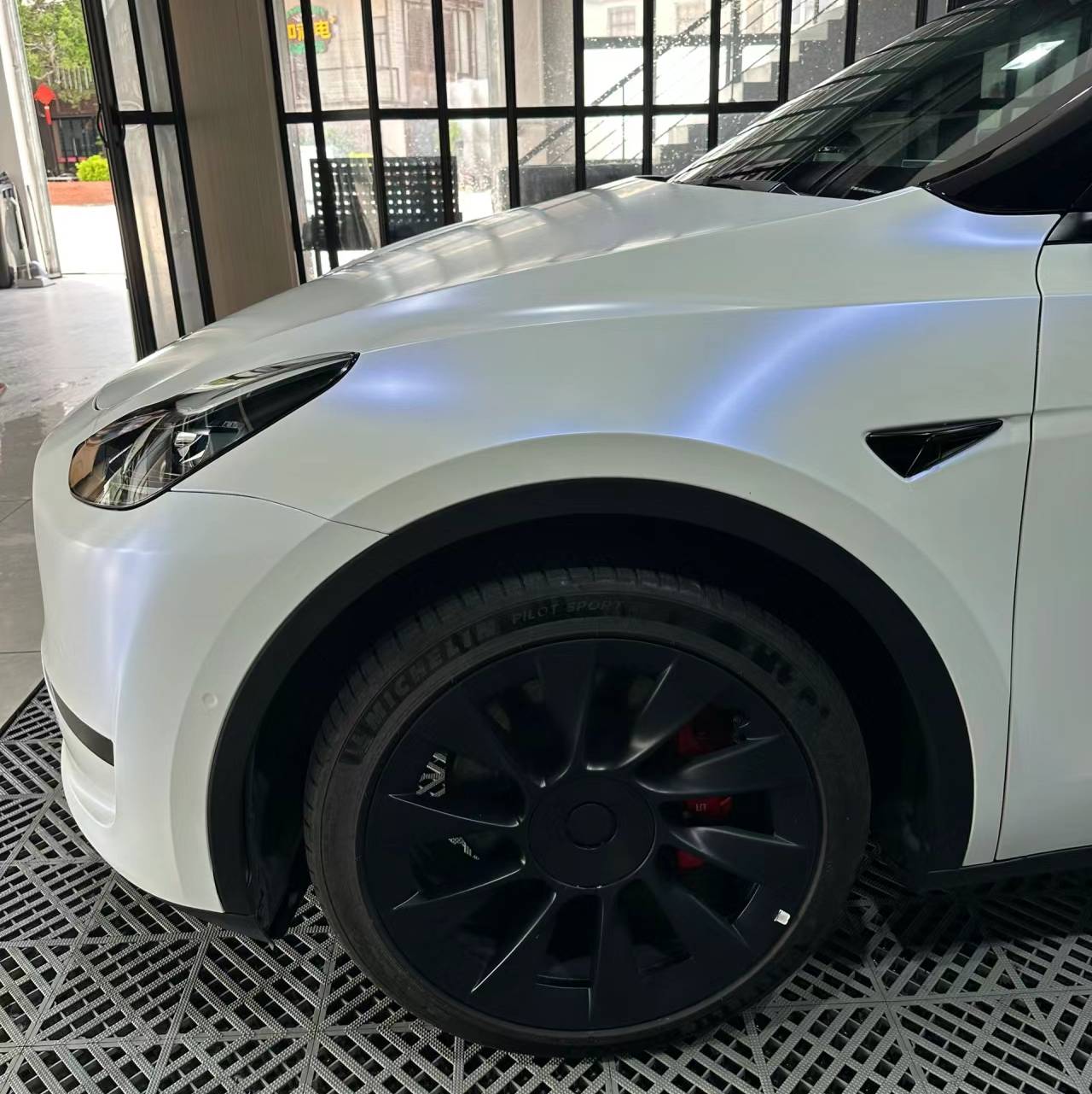 Ravoony Plus Matte Pure Metallic White to Blue Car Vinyl Wrap